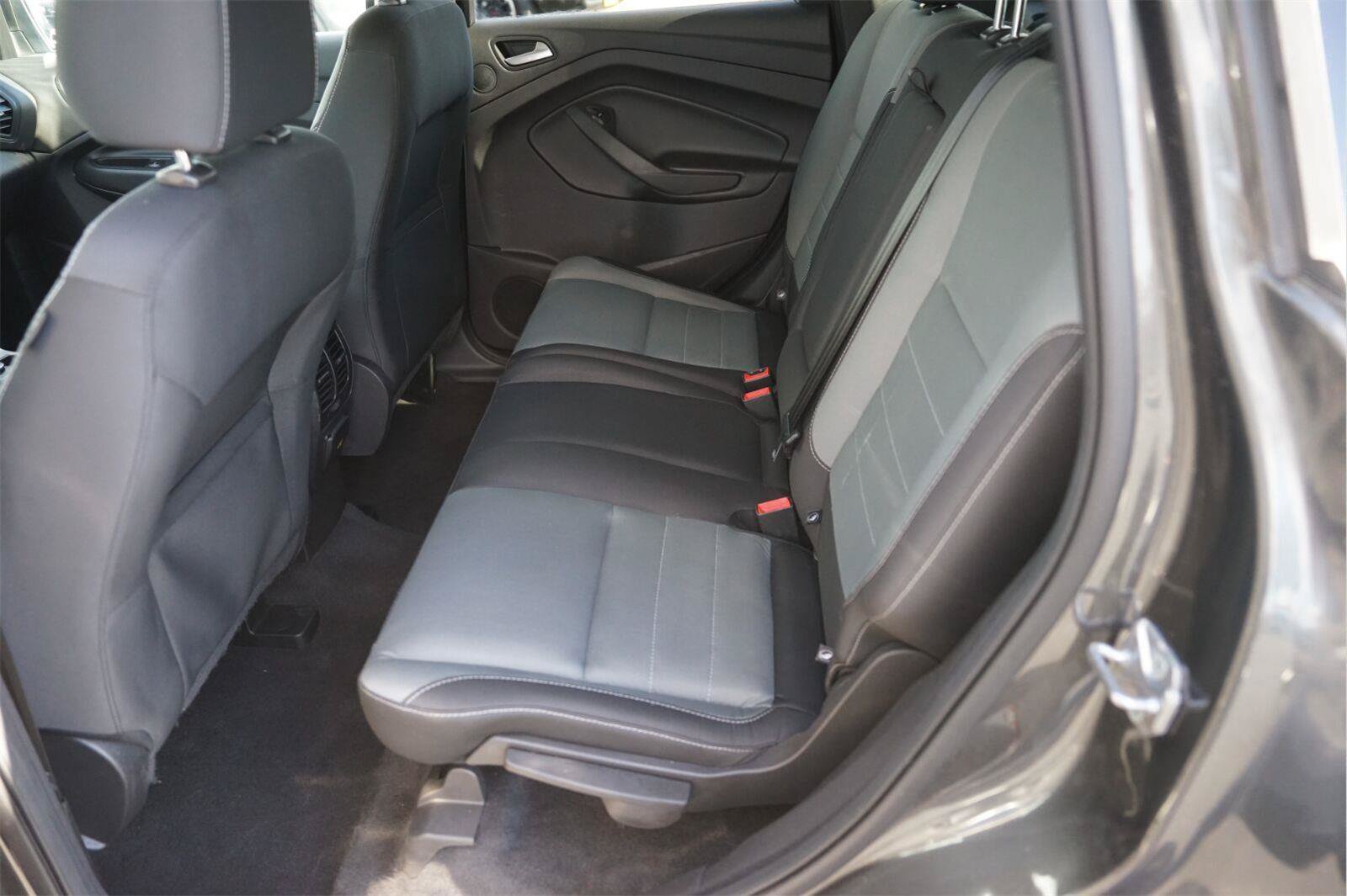 Used 2016 Ford Escape SE w/ Equipment Group 201A FWD image 12
