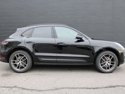 Certified 2026 Porsche Macan AWD/4WD image 9