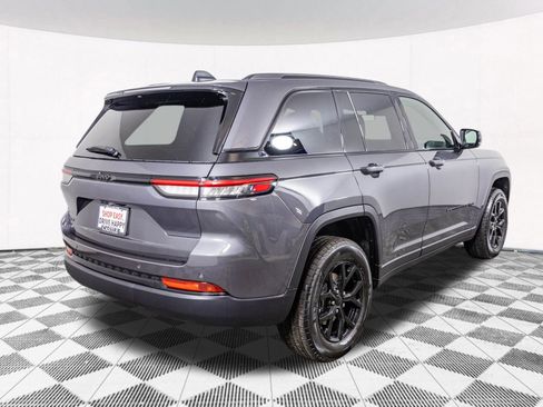 New 2025 Jeep Grand Cherokee Altitude image 8