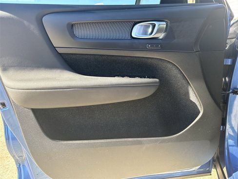 Used 2021 Volvo XC40 T5 R-Design w/ Advanced Package image 10