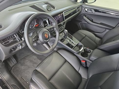 Used 2026 Porsche Macan AWD/4WD image 5