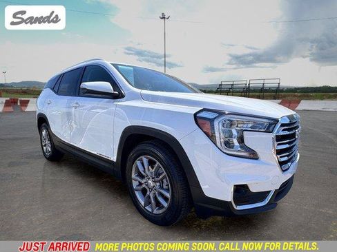 Used 2024 GMC Terrain SLT FWD image 1