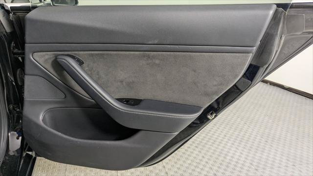 Used 2018 Tesla Model 3 Long Range RWD image 16