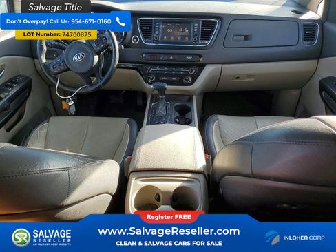 Used 2017 Kia Sedona LX w/ LX Essentials Premium Package image 11