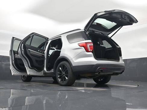 Used 2017 Ford Explorer XLT w/ Equipment Group 202A image 59