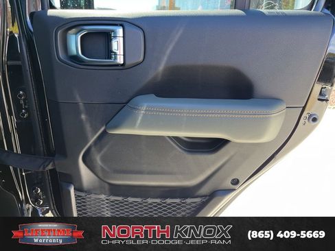 New 2025 Jeep Gladiator Mojave image 24