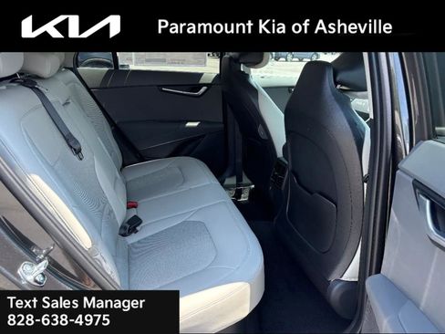 New 2025 Kia Niro EX image 21