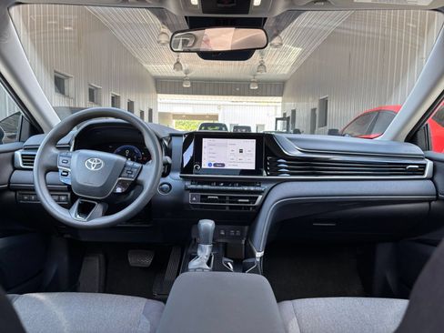 Used 2025 Toyota Camry LE FWD image 32
