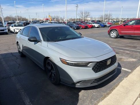 Used 2025 Honda Accord Sport image 2