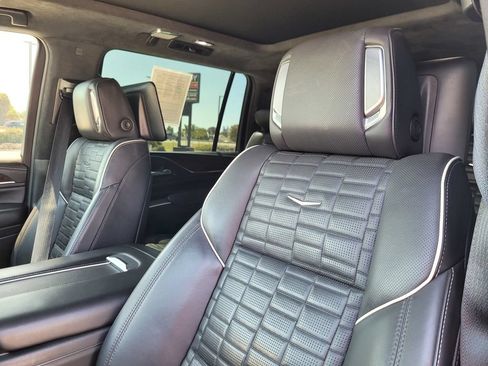 Used 2022 Cadillac Escalade ESV Sport Platinum w/ LPO, ONYX Package AWD/4WD image 19
