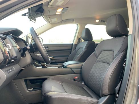 Used 2025 Nissan Pathfinder SV image 29