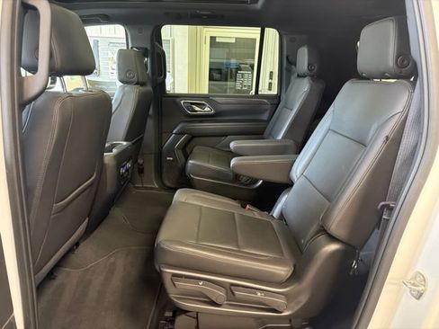Used 2024 Chevrolet Suburban LT w/ LT Signature Plus Package AWD/4WD image 33
