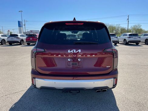 Used 2024 Kia Telluride EX w/ EX Captain's Chair Package AWD/4WD image 3