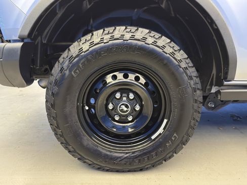 Used 2022 Ford Bronco Black Diamond image 9