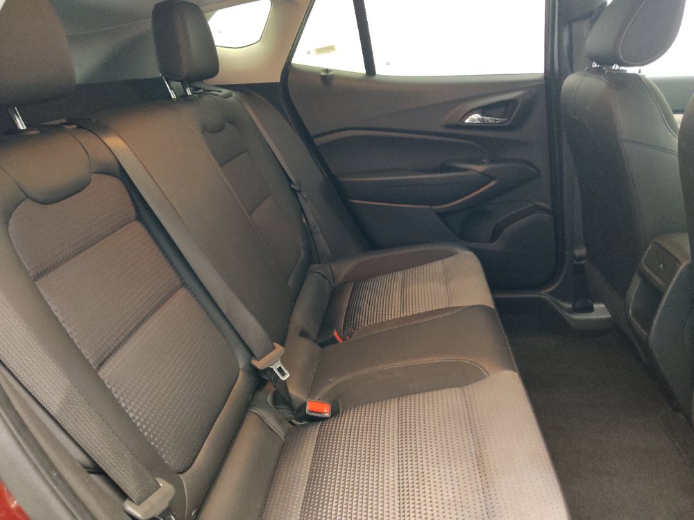 Used 2025 Chevrolet Trax LT w/ LT Convenience Package FWD image 19