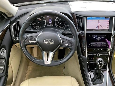 Used 2018 INFINITI Q50 Luxe w/ Essential Package (3.0T Luxe) image 5