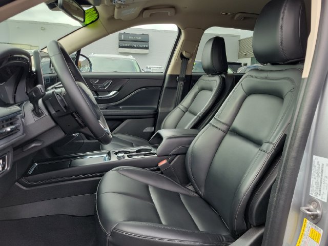 Used 2023 Lincoln Corsair AWD image 5