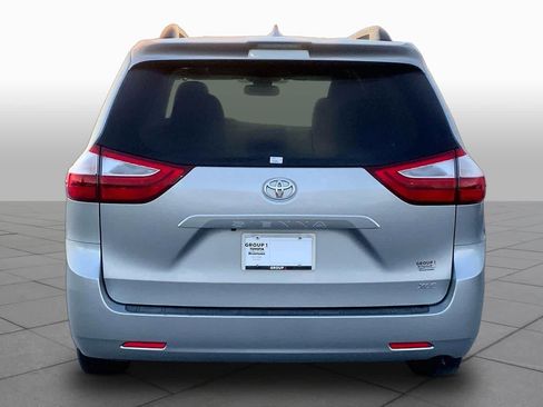 Used 2019 Toyota Sienna XLE FWD image 5