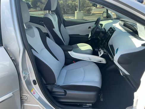 Used 2017 Toyota Prius Three FWD image 19