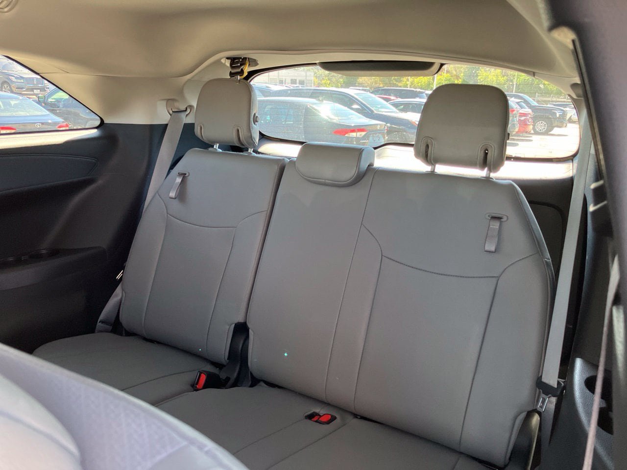 Used 2025 Toyota Sienna XLE FWD image 9