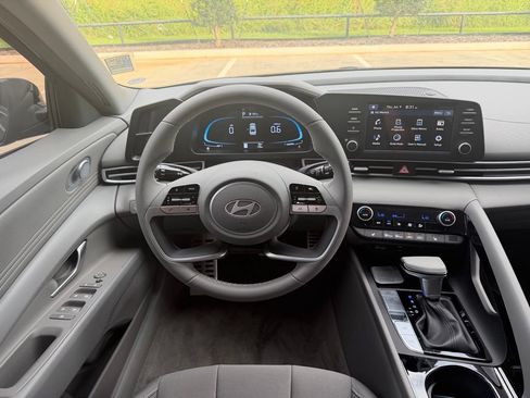 New 2026 Hyundai Elantra SEL Sport Premium FWD image 19