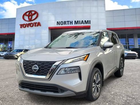 Used 2023 Nissan Rogue SV FWD image 2