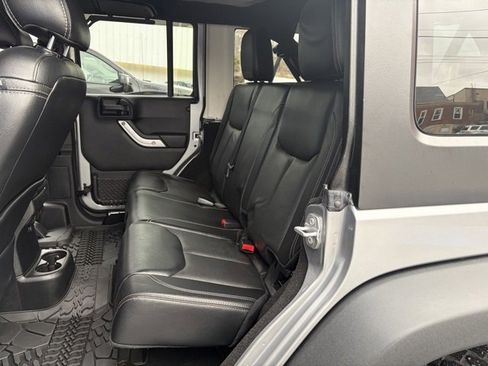 Used 2016 Jeep Wrangler Unlimited Rubicon image 15