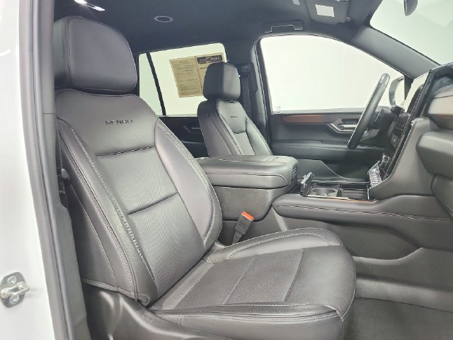 Used 2025 GMC Yukon Denali RWD image 40
