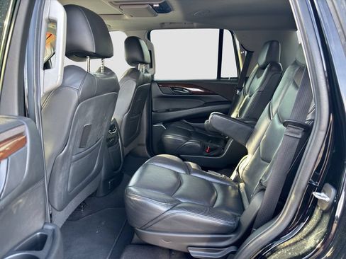 Used 2020 Cadillac Escalade Premium Luxury AWD/4WD image 11