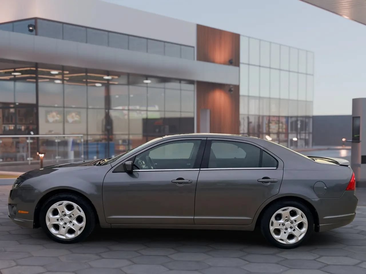 Used 2010 Ford Fusion SE FWD image 6