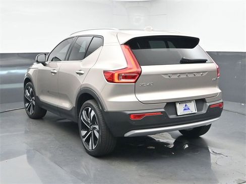 Used 2024 Volvo XC40 B5 Plus w/ Protection Package Premier image 6