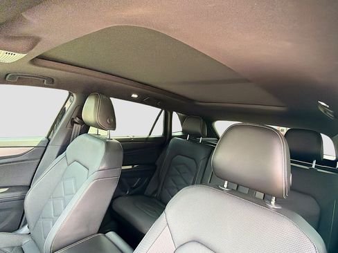 Used 2024 Volkswagen Atlas Cross Sport SE w/ Panoramic Sunroof Package AWD/4WD image 27