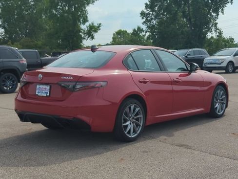 Used 2025 Alfa Romeo Giulia AWD image 3