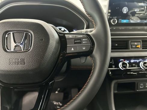 Used 2025 Honda Pilot Sport image 13