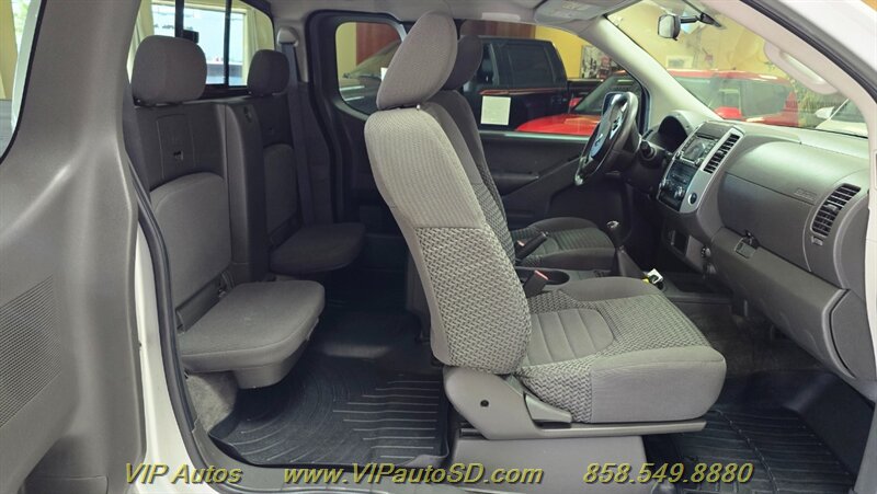 Used 2018 Nissan Frontier SV RWD image 18