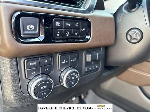 Used 2025 GMC Yukon XL Denali Ultimate w/ LPO, Illumination Package AWD/4WD image 13