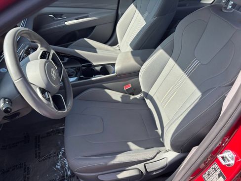 Used 2025 Hyundai Elantra SEL FWD image 36