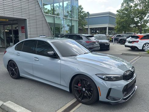 Used 2023 BMW 330i Sedan w/ M Sport Package RWD image 3