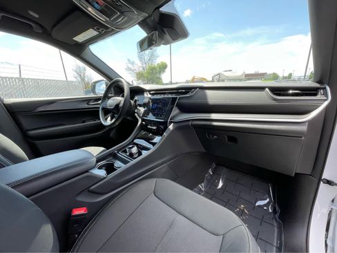 New 2025 Jeep Grand Cherokee L Laredo w/ Luxury Tech Group I image 29