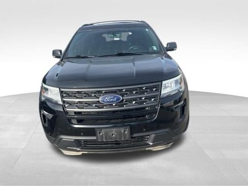 Used 2018 Ford Explorer XLT w/ Equipment Group 202A image 3