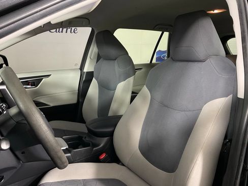 Used 2020 Toyota RAV4 XLE FWD image 14