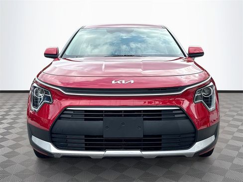 Used 2023 Kia Niro LX image 2
