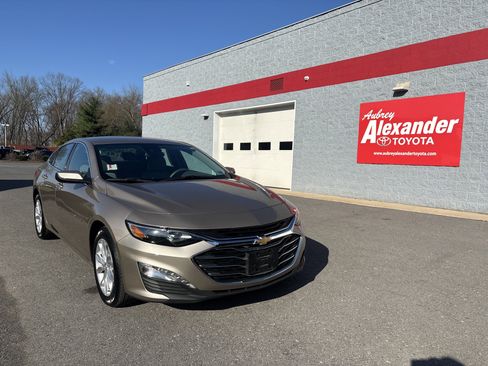 Used 2024 Chevrolet Malibu LT FWD image 1