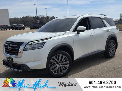 Used 2022 Nissan Pathfinder SL w/ SL Premium Package image 1