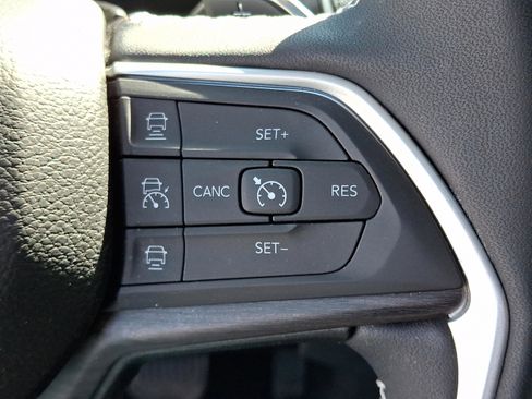 Certified 2023 Jeep Grand Cherokee Limited AWD/4WD image 24