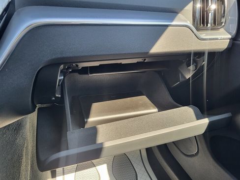 Used 2018 Volvo XC60 T6 Momentum w/ Advanced Package image 23