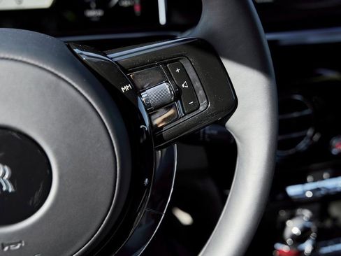 Used 2025 Rolls-Royce Phantom Sedan image 70