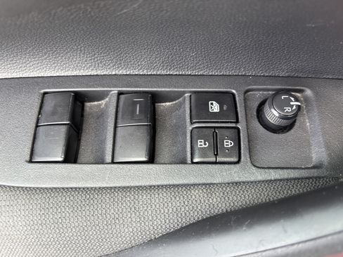 Used 2025 Toyota Corolla LE FWD image 17