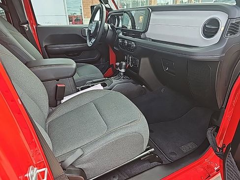 Certified 2025 Jeep Wrangler Unlimited Sahara w/ Safety Group image 24