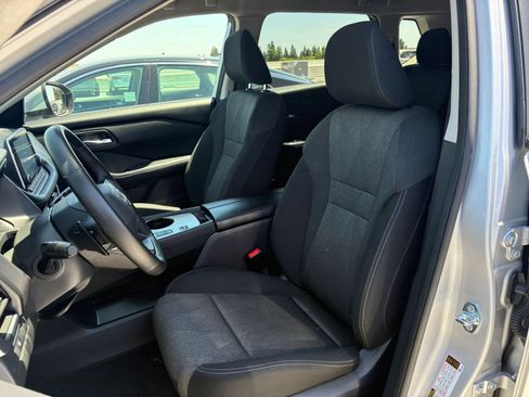 Used 2025 Nissan Rogue SV FWD image 29